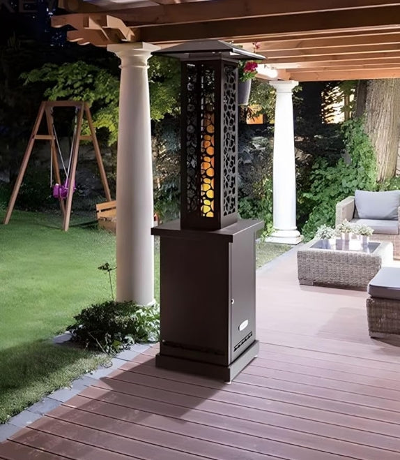Imagen de una estufa de pellets exterior moderna 12,2W en un patio de noche