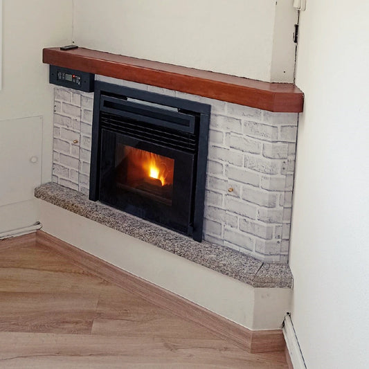 Imagen de una Estufa de pellets insertable SEMA Insert Mini 10kW con fondo